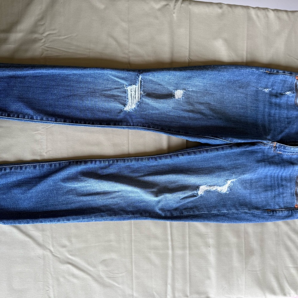 Universal Thread Blue Distressed Women Jeans
